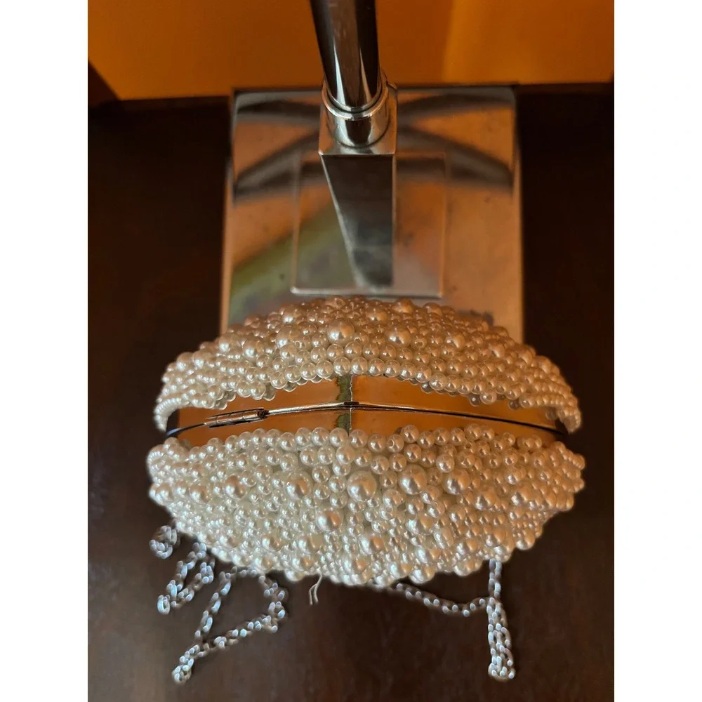 Francesca's accessories White Heart Pearl Purse